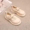 Sapatos de Couro para Meninas 2025 Primavera e Outono Novos Sapatos Infantis Estilo Coreano Laço de Pérola Sapatos de Princesa Moda Versátil Sapatos Individuais Infantis