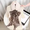 Cachecol de Inverno Estilo Ocidental de Luxo Leve com Fita de Chiffon e Gola de Pelo