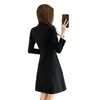 Vestido suéter de punto coreano de cuello alto, vestido de otoño e invierno que ciñe la cintura, pequeño vestido negro Hepburn, vestido base versátil