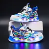 Zapatillas Luminosas para Niños Primavera/Verano 2026 Nuevos Zapatos Deportivos Infantiles Transpirables Moda Dibujos Animados Brillantes Zapatos para Correr