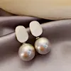 Elegantes Pendientes de Perla, Nuevo Estilo de Hong Kong, Estilo Coreano de Moda, Pendientes de Personalidad de Celebridad de Internet, Clavos de Plata para Mujer, Blanco y Negro