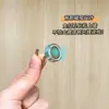 Gancho magnético para dormitório, pode ser pendurado na cabeceira da cama, na porta do armário ou usado como porta-chaves; uma ferramenta de armazenamento poderosa para os quartos de dormitório de estudantes universitários