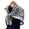 Bufanda Cuadrada Grande de Imitación Seda con Estampado de Cebra Casual, Bufanda Chal de Viaje Estampada, Bufanda Protectora del Sol para la Cabeza