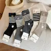 Calcetines de Lana Rayados Bordados de Dibujos Animados para Niñas, Calcetines Gruesos Cálidos de Media Pantorrilla, Antideslizantes y Absorbentes de Sudor