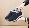 Sapatos de algodão de inverno Old Beijing para mulheres, superfície de couro, à prova d'água, sapatos de algodão para mães, forrados com lã, sapatos de caminhada espessos, antiderrapantes, botas de algodão femininas quentes