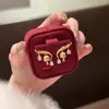 2026 Novos Brincos de Tarraxa Flor de Lírio Dourado Escovado Frescos e Elegantes Brincos de Gota de Água com Strass de Acabamento Pesado Vintage para Mulheres