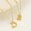 En Stock al por Mayor Colgante Alfabeto de 26 Letras con Diamantes de Acero Inoxidable Europeo y Americano Cadena para Clavícula Collar de Acero de Titanio para Mujeres