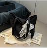 Bolsa Tote de Grande Capacidade para Carregar na Mão Transfronteiriça para Mulheres 2025 Nova Moda Coreana Bolsa de Axila Mochila para Deslocamentos de Curta Distância