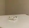 Anillo de Zirconia con Borde de Encaje Suave y Limpio Estilo Coreano, Anillo de Nicho de Alta Gama Hueco, Moderno, Lujo Ligero y Suave