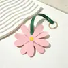 Llavero Colgante de Flor, Margarita de Múltiples Pétalos Accesorio para Bolso, Encanto de Bolsa Fresco y Moderno