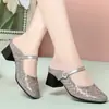 Chinelos Femininos Elegantes, Leves, Confortáveis, Vazados, Fechados na Ponta, com Salto Bloco e Strass, Sapatos Femininos Simples e Versáteis