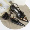 Sapatos de Salto Alto Europeus e Americanos Comércio Exterior Transfronteiriço Tamanho Grande Preto Patchwork Estampa de Leopardo Fivela Tira Salto Alto Bico Fino Salto Grosso Salto Alto Sapatos Únicos Sandálias