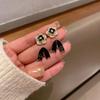 Pendientes con Zircón Negro Camelia Letra Pendientes Elegantes de Corea del Sur Dongdaemun Pendientes Simples Elegantes para Mujer