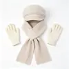 Conjunto de tres piezas para mujeres de mediana edad y mayores: gorro de punto grueso y cálido de otoño e invierno, gorra de béisbol de pelo de conejo, bufanda y guantes
