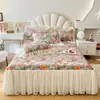 Faldón de Cama Acolchado Estilo Coreano Pieza Única Cepillado Estampado Engrosado Cubrecama Juego de Tres Piezas Cubierta Protectora de Polvo para Colchón Universal Todas las Estaciones