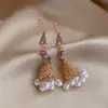 Brincos de Agulha de Prata Estilo Étnico Vintage com Papagaio Esculpido Cravejado de Diamantes e Design de Pérola, Brincos de Luxo Leve de Alta Qualidade, Acessórios de Orelha Modernos e Elaboradamente Trabalhados