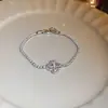 [Cadena de Diamantes Arcoíris] Pulsera de extracción de zircón trenzado en cruz, una pulsera lujosa y de alta gama, una pieza de joyería delicada y de moda