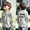Camiseta Waffle de Manga Longa Falsa Duas Peças para Meninos Estilo Novo Primavera e Outono para Crianças de Meia-Idade e Mais Velhas Camisa Versátil Casual Elegante com Gola Redonda Camada Base