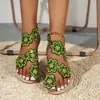 Sandalias planas de mujer de gran tamaño, nuevas de otoño 2026, transfronterizas europeas y americanas, con decoración floral casual y diseño de tira para el dedo del pie