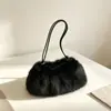 Nova bolsa de ombro de pelúcia para mulheres, bolsa estilo coreano outono e inverno em pele sintética de raposa, bolsa de axila versátil e simples em formato de nuvem, bolsa de mão