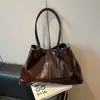 Bolsa Tote Retro Simples de Grande Capacidade para Mulheres 2026 Nova Versátil Bolsa de Mão para o Dia a Dia Bolsa de Ombro de Alta Qualidade
