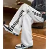 Calça esportiva de perna reta de verão estilo americano listrada azul marinho fluida versátil de corte solto calça casual calça de moletom moderna para homens