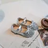 Zapatos de Cristal para Niñas 2025 Verano Nuevos Zapatos de Princesa de Moda con Lazo Zapatos Pequeños de Cuero Zapatos Individuales para Niños Bebé Suela Suave