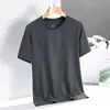 Camiseta de Seda de Gelo de Verão Masculina Gola Redonda Secagem Rápida Roupa Manga Curta Fina Respirável Meia-manga Tamanho Grande Top Masculino Esportivo Solto Tendência