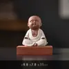 Figura de monje de arcilla púrpura estilo Zen chino, personaje de cerámica, monje pequeño lindo estilo budista, decoración de mesa de té