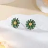 Accesorios populares europeos y americanos aretes de flor de margarita para mujer nicho simples frescos versátiles color aretes de flor aretes