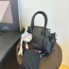 Pedido do Cliente para uma Bolsa Branca Feminina, Novo Modelo 2025 Bolsa Bowling, Bolsa Transversal, Bolsa de Mão Bolsa Boston
