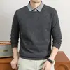Suéter de Tricô Masculino Falso Duas Peças 2026 com Gola Camisa, Forrado com Fleece, Espessado, Camiseta de Manga Longa, Roupa Masculina Quente para Outono e Inverno