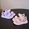 Sandálias Infantis 2025 Verão Novo Moda Casual Infantil Estilo Princesa Criança Grande Menina Fofa Moda Sapatos de Praia