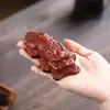 Mascota de Té de Arena Púrpura Yixing Adornos Pixiu Hechos a Mano Dahongpao León Atrae Fortuna Sentado Escultura de Accesorios para Juego de Té Se Puede Criar