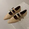 Sapatos Mary Jane Retrô Europeus e Americanos de Bico Fino em Couro Macio para Mulheres Nicho Rebites Aumento Interno Salto Alto Casual Slip-On
