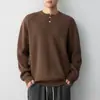 Mo Mai Ke Men's Wear Alta Inteligência para o Trabalho Tricô com Estampa de Abacaxi Masculino Novo Estilo Outono 2026 Suéter com Gola Henley Masculino 22333.