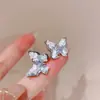 Brincos de tarracha borboleta elegantes de luxo leve para mulheres Novos 2023 brincos populares design de nicho moda de alta qualidade brincos versáteis