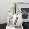 Bolsa Grande Capacidade Transfronteiriça para Mulheres Verão 2026 Nova Versátil Moda Bolsa de Ombro Tendência Comutador Retro Casual Bolsa Tote
