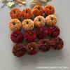 Decoraciones de calabaza de terciopelo artificial transfronterizas, adornos decorativos festivos de calabaza colorida envuelta en tela para Halloween, en stock al por mayor