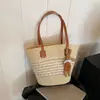 Bolso tejido de cesta de estilo vacacional de moda para verano para mujer, bolso de playa de paja, moderno y versátil, adecuado para ir al trabajo, bolso de hombro, bolso tipo cubo