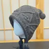 Novo chapéu de malha estilo coreano para outono e inverno para mulheres, chapéu quente que protege as orelhas e faz o rosto parecer menor, chapéu de malha versátil e moderno, estiloso