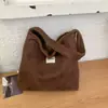 Bolsa Tote de Grande Capacidade para o Dia a Dia de Mulheres, Nova Bolsa de Ombro e Mão Outono e Inverno, Bolsa de Ombro Versátil e Moderna com Lado Duplo