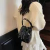 Bolsa Saco Fashionável Estilo Chanel para Mulheres, Versão Coreana, Bolsa Transversal Simples e Versátil, Bolsa Feminina Tendência de Nicho para o Verão 2025