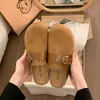 Chinelos Casuais Retro Cor Café Solado Grosso Feminino 2026 Outono/Inverno Novos Metal Pessoa Preguiçosa Leves Sapatos Mule Bico Fechado