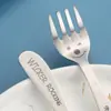 Acero Inoxidable 304 Cuchara Tenedor Infantil Cuchara Sonriente Láser Cuchara Redonda Cuchara Suplemento Alimenticio Bebé Tenedor de Dibujos Animados Vajilla Portátil