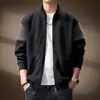 Sudadera de alta gama de estilo americano de moda con bordado y cuello alto para hombre, nueva chaqueta cárdigan elegante de color bloqueado de ajuste holgado para primavera y otoño para hombre