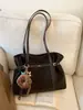 Bolsa Tote Versátil Estilo Coreano para o Trabalho para Mulheres 2025 Inverno Nova Grande Capacidade Elegante Patchwork de Luxo Leve Bolsa de Ombro/Sob o Braço