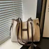 Bolsa de Axila Casual de Grande Capacidade 2026 Novo Estilo Outono e Inverno Bolsa de Ombro Personalizada Ins Bolsa Tote Elegante e Estilosa para o Dia a Dia