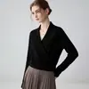 Nuevo suéter de cachemir puro para mujer de otoño e invierno, tejido con un escote cruzado, una capa interior cálida y versátil, que irradia elegancia y un estilo relajado y casual