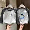 Camiseta Interior Térmica de Forro Polar para Niños Otoño Invierno 2026 Nuevo Estilo Manga Larga Patchwork Cuello Redondo Ropa Interior Casual Superior